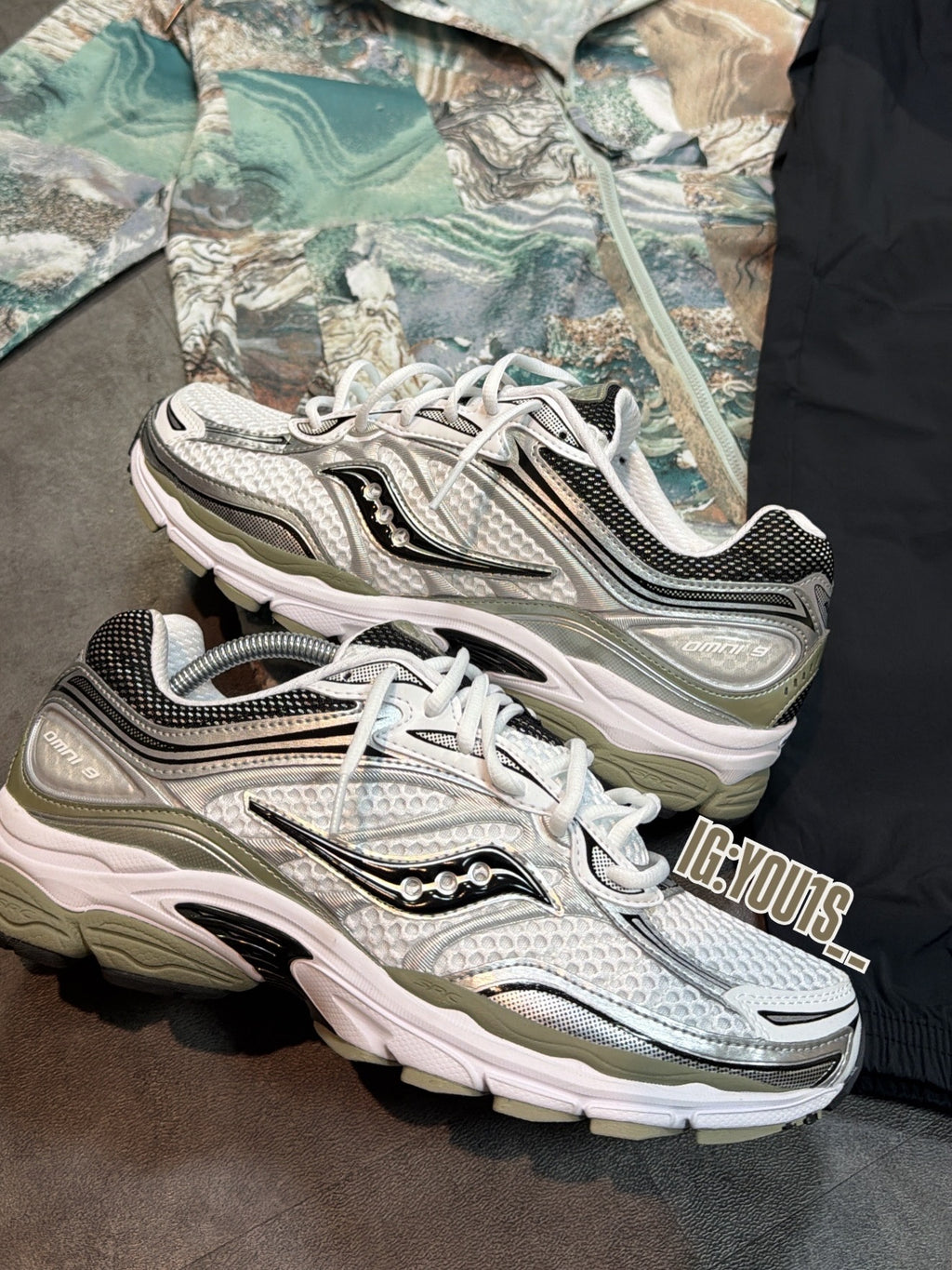 Omni 9 Kaki White