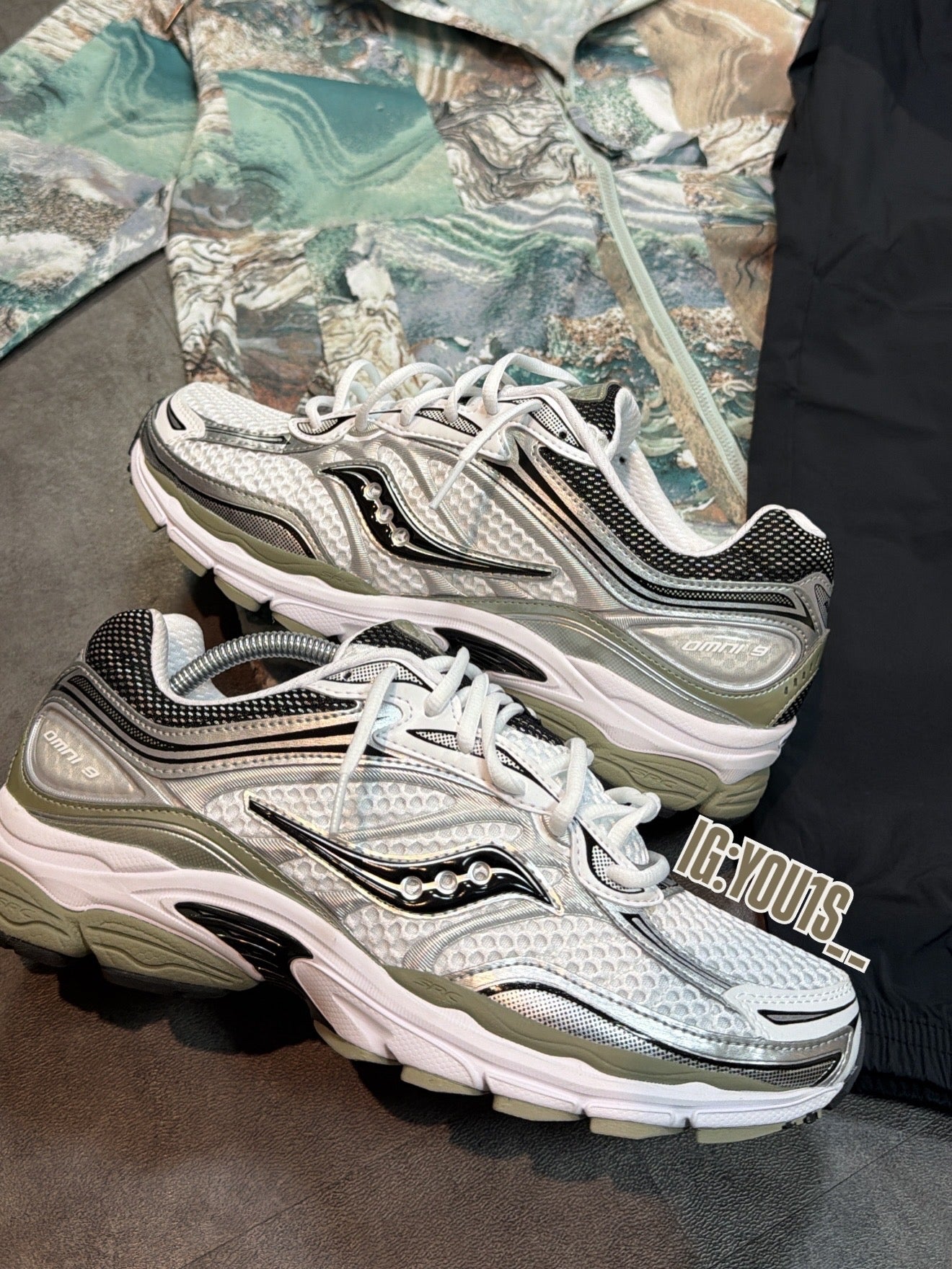 Omni 9 Kaki White