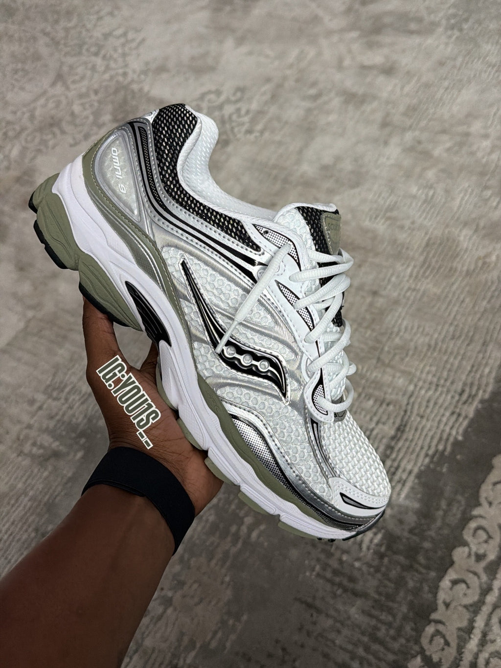 Omni 9 Kaki White