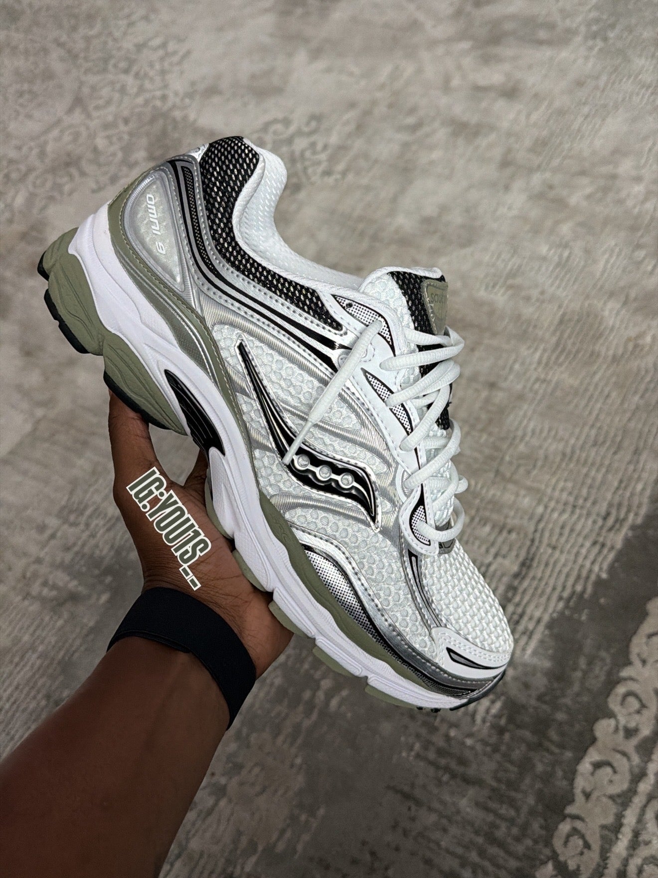 Omni 9 Kaki White